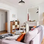 La Belle Vie A - With Balcony Apartment Paris
