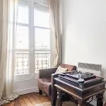 La Belle Vie A - With Balcony Apartment Paris